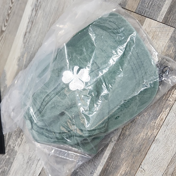 St. Patty's Day Lucky Clover Hat - Picture 6 of 6